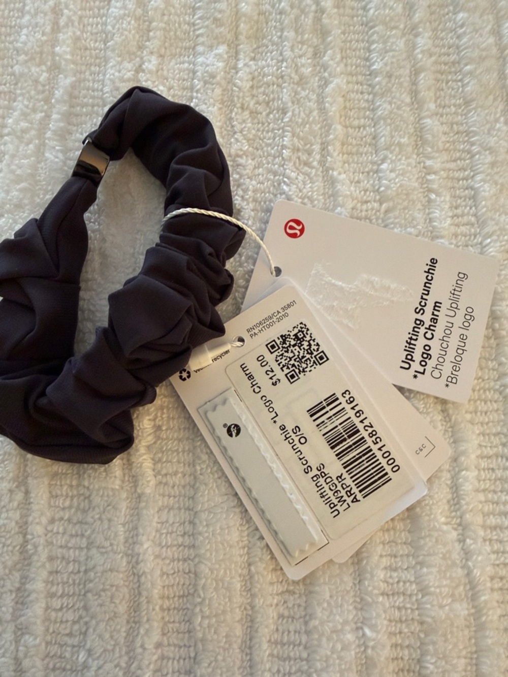 lululemon athletica Uplifting Scrunchie with Logo Charm in Atmospheric Purple - Picture 2 of 3